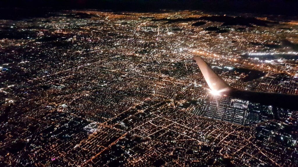 Mexico-Stadt in der Nacht aus der Luft