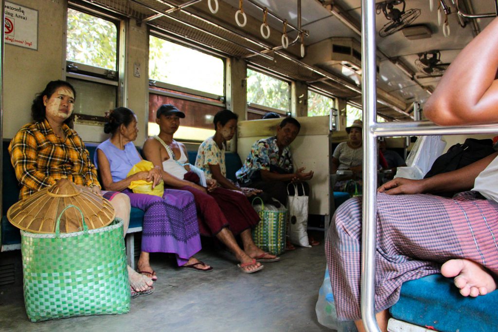 im Zug Yangon
