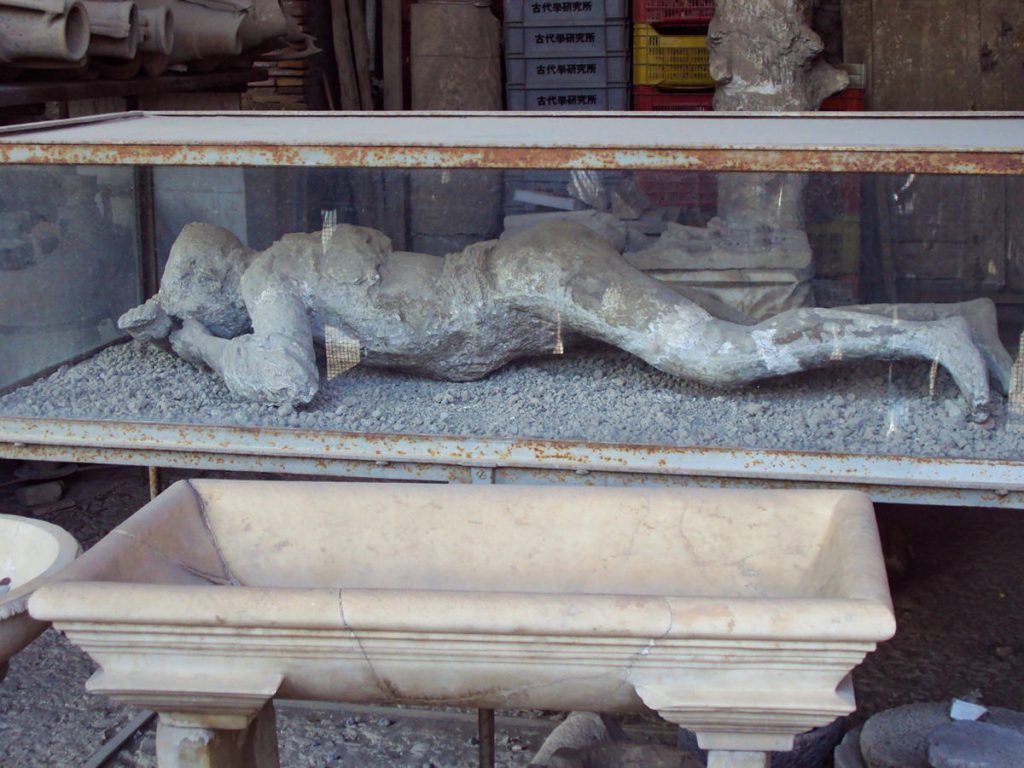 Funde und Ausguss von Hohlraum eines Opfers in Pompei