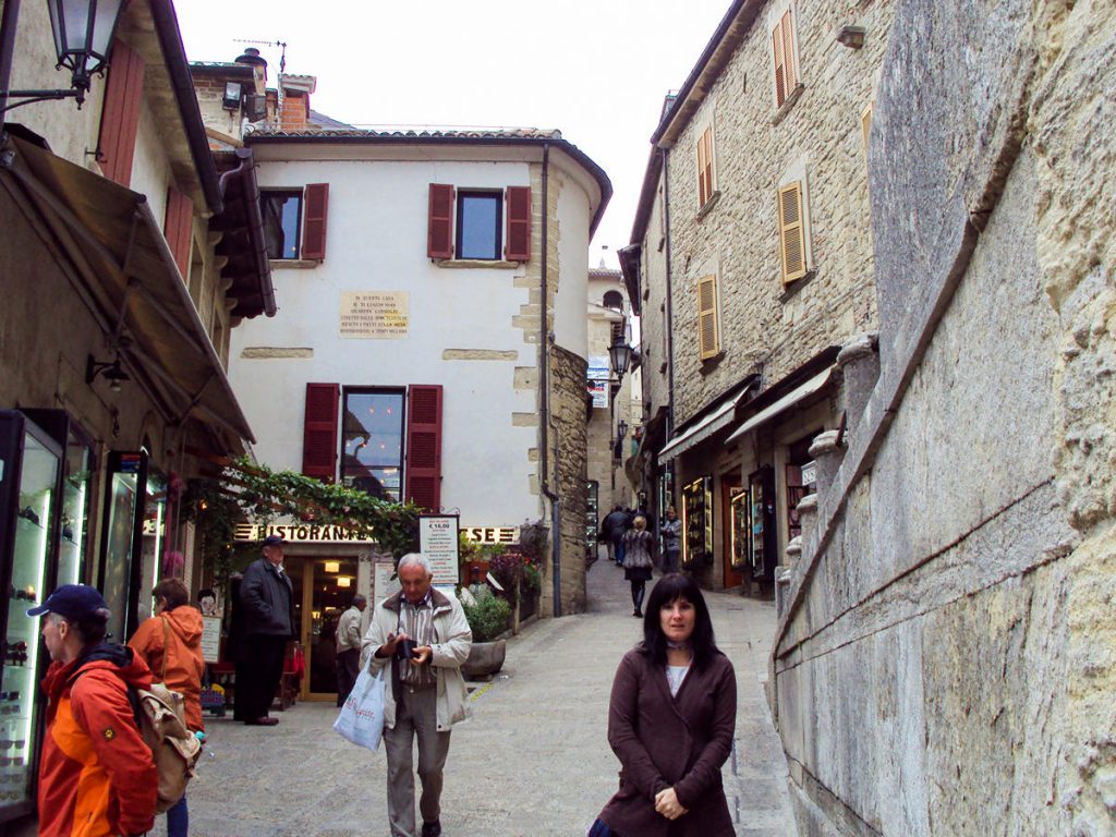 Auf einer Straße in San Marino