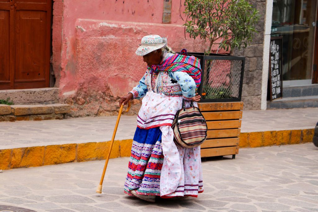 Alte Quechua Frau in Chivay