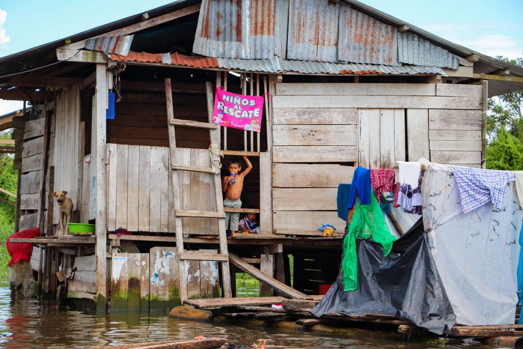 Haus auf dem Wasser in Iquitos