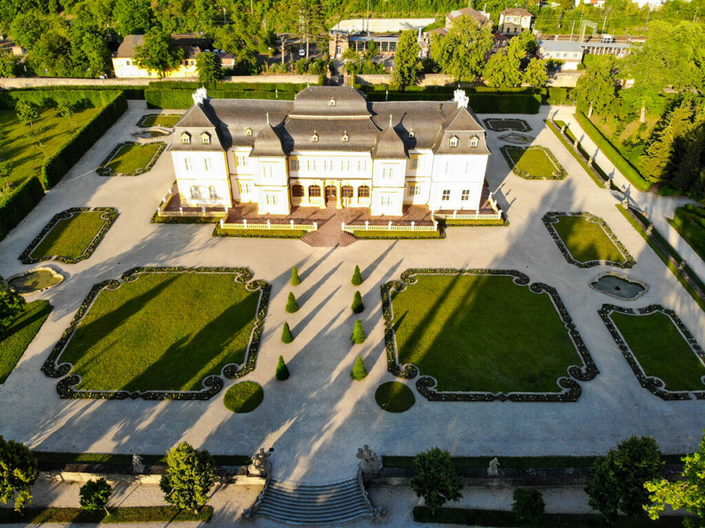 Schloss Veitshöchheim aus der Luft