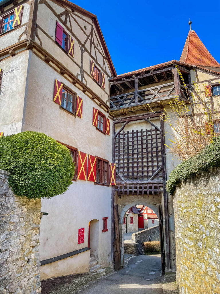 Eingangstor Burg Harburg