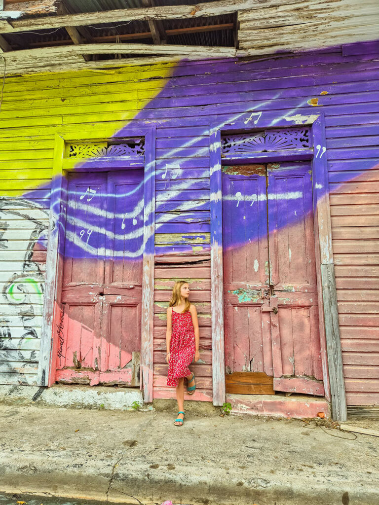 Musiknoten Mural auf einem Haus in Puerto Plata