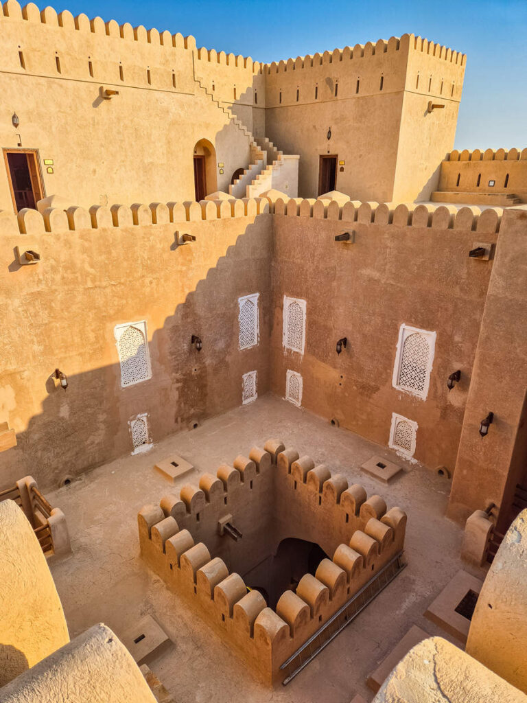 Innenhof im Al Hazm Fort