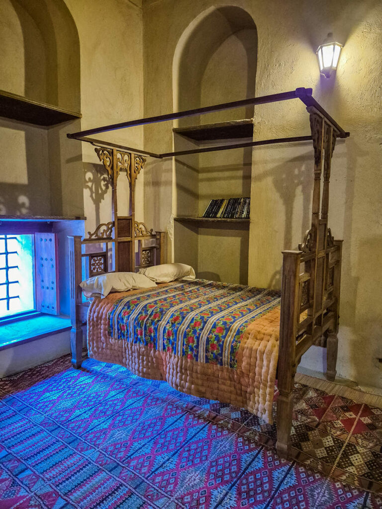 Nizwa Fort Bett im Zimmer